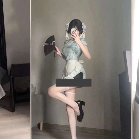 Floral Blue Cheongsam Dress with White Apron - Picture 3 of 6